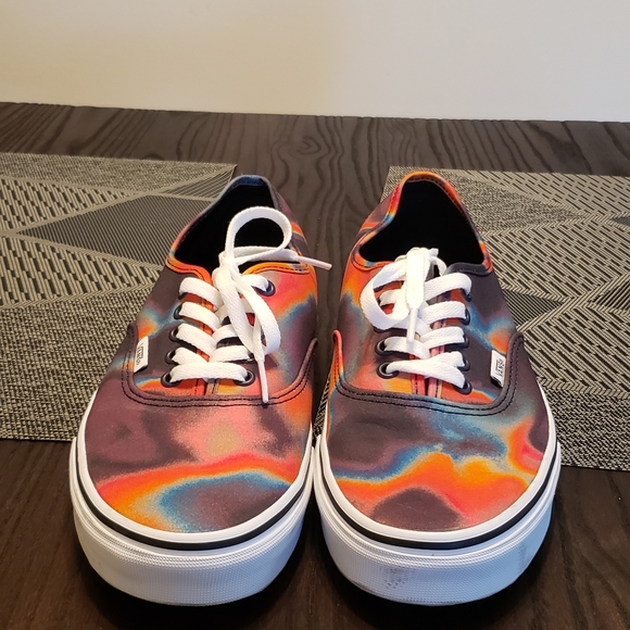 vans authentic dark aura